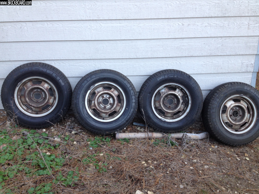 Volvo 200 -- 14" steel wheels
