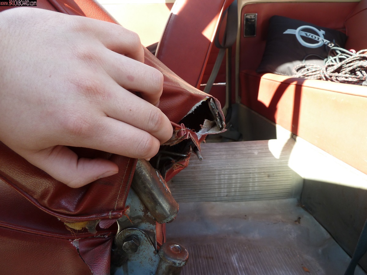 Volvo 444-544 -- Broken Seat back 544
