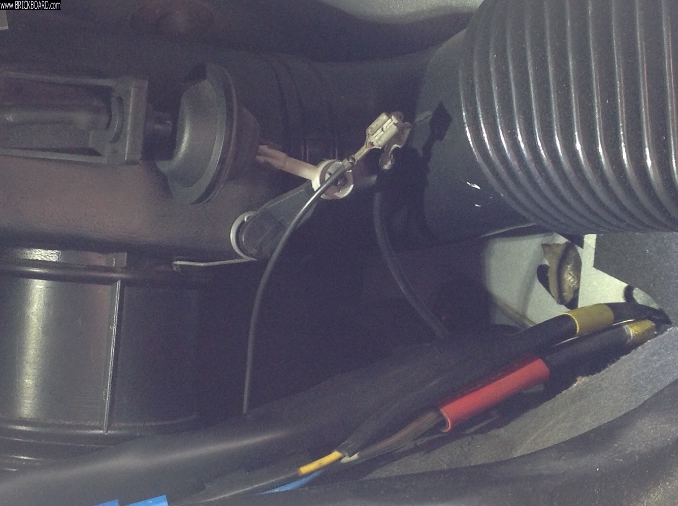 Volvo 200 -- Loose connectors