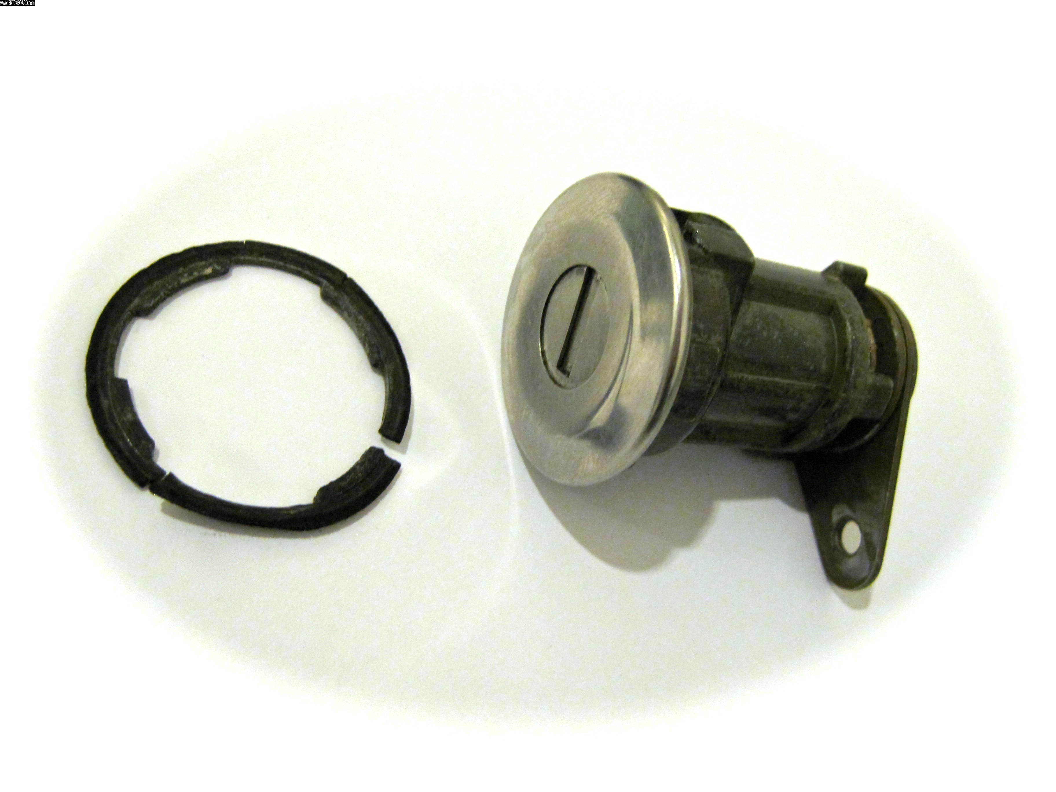 Volvo 200 -- door lock gasket