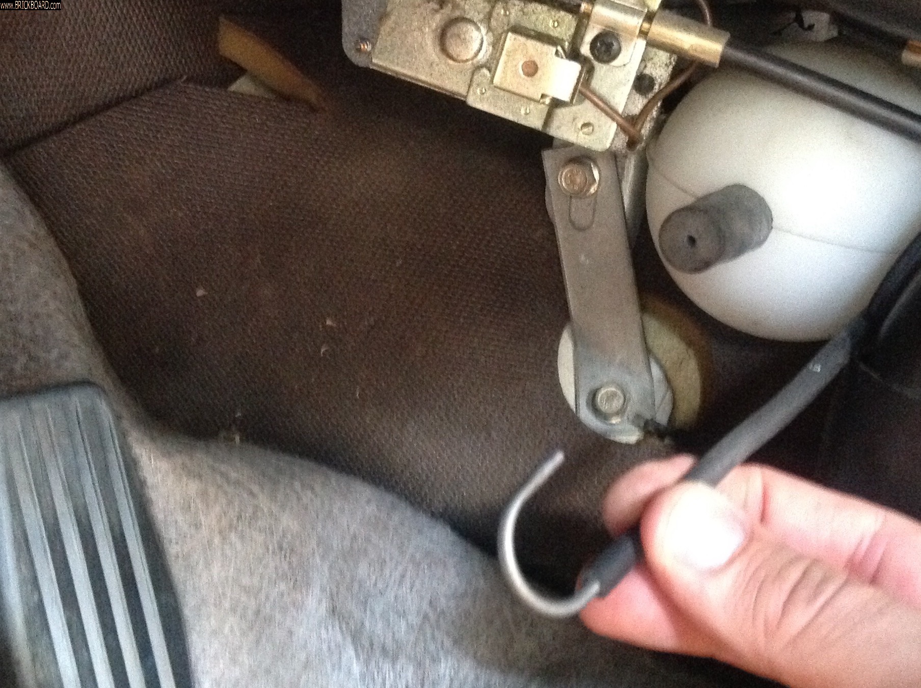 Volvo 200 -- Heater vacuum tank