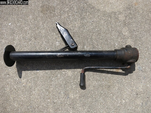 Volvo 200 -- Pole jack 