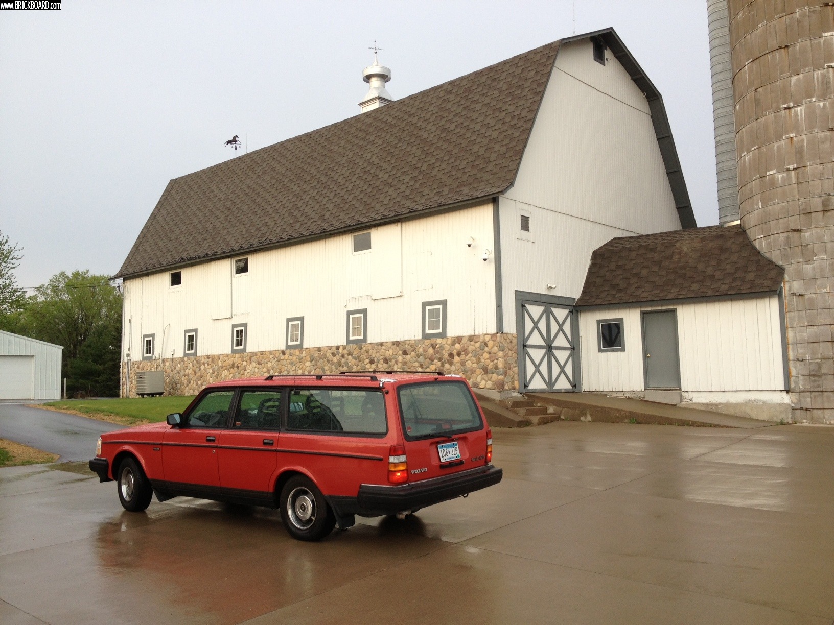Volvo 200 -- 240 SE 