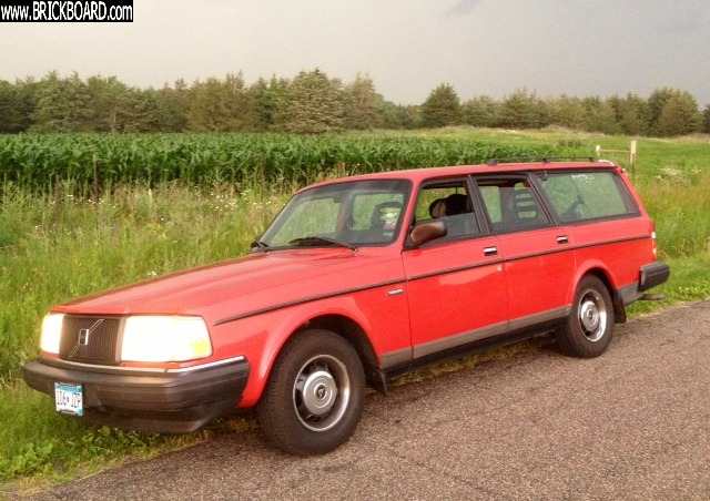 Volvo 200 -- 240 SE 