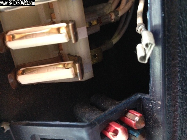 Volvo 200 -- 240 wagon fuse 16, 1 wire removed