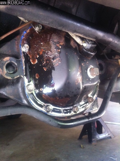 Volvo 200 -- Leaking rear differential - 5