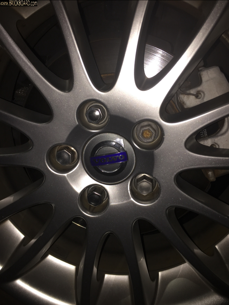 Volvo S40-V40 -- S40i lug nut