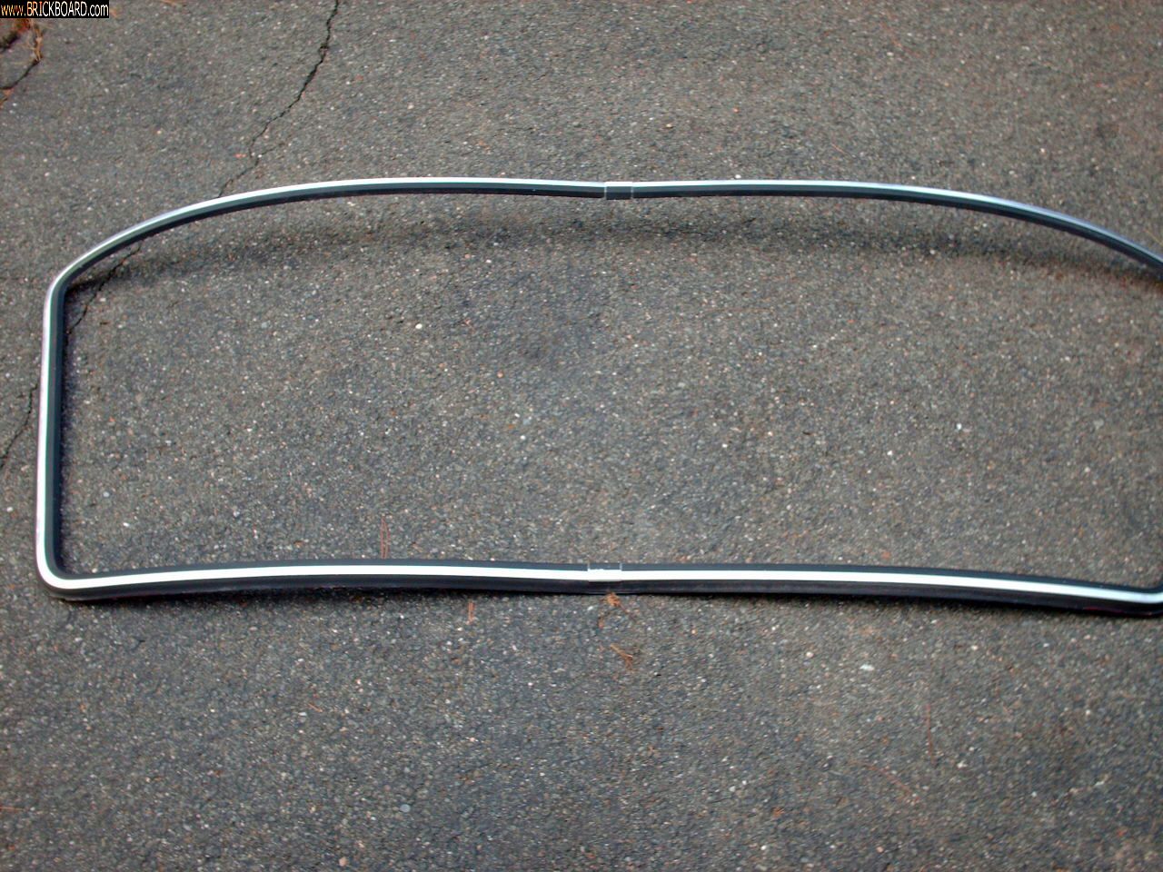 Volvo  -- 240 windshield molding 2