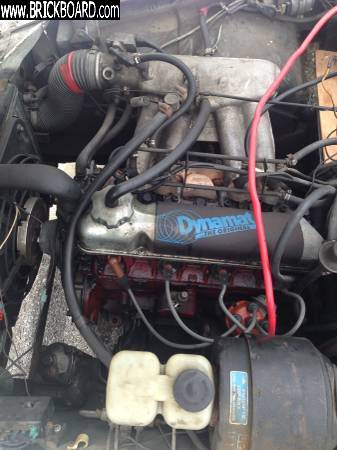 Volvo 1800 -- 36138 engine bay