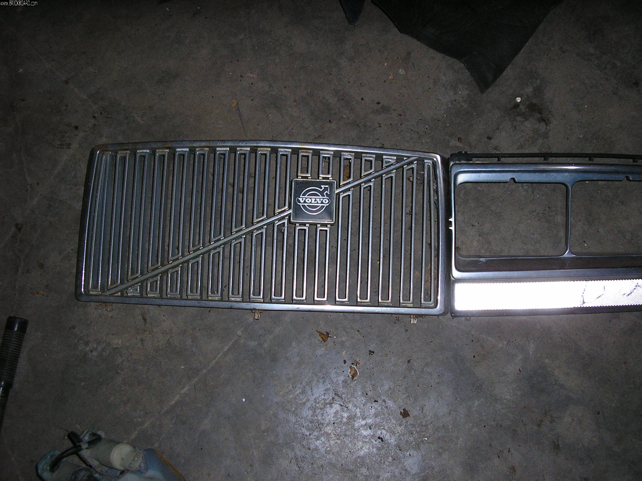 Volvo 200 -- really  a grill for an '84 240