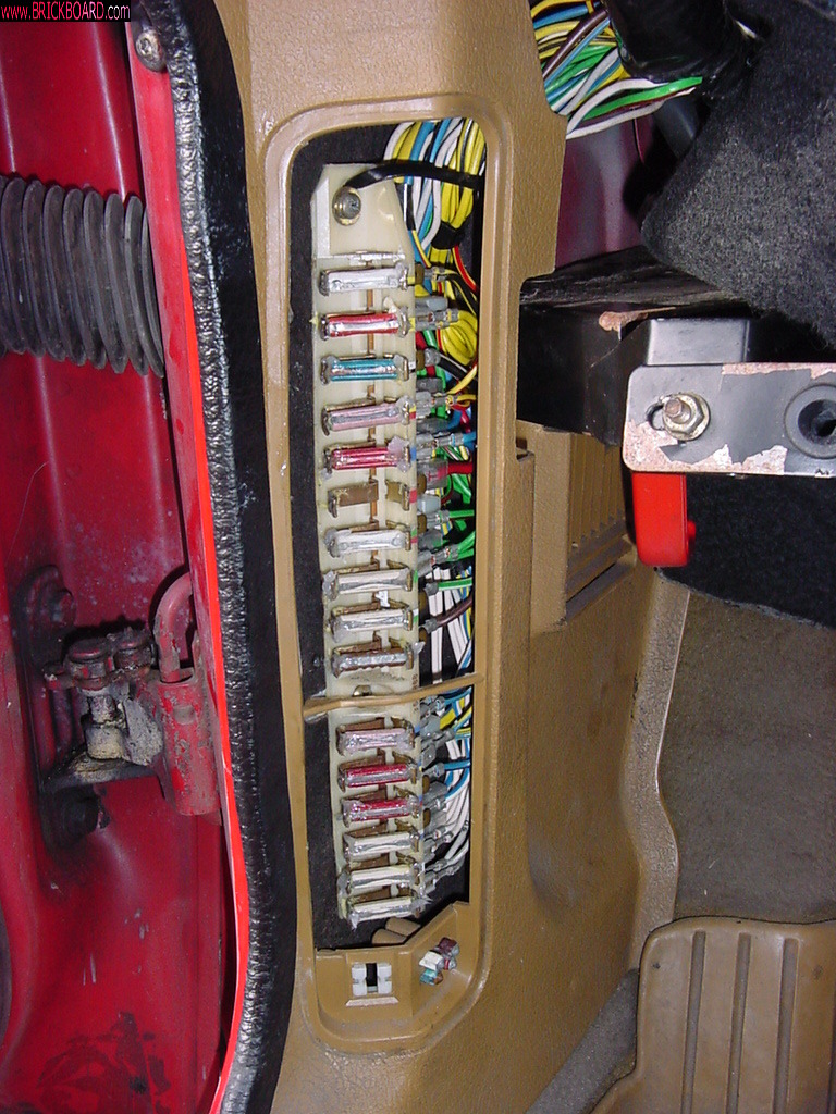 Volvo  -- 1990 Volvo 240 DL Wagon Fuse Box Corrosion Removal Treatment