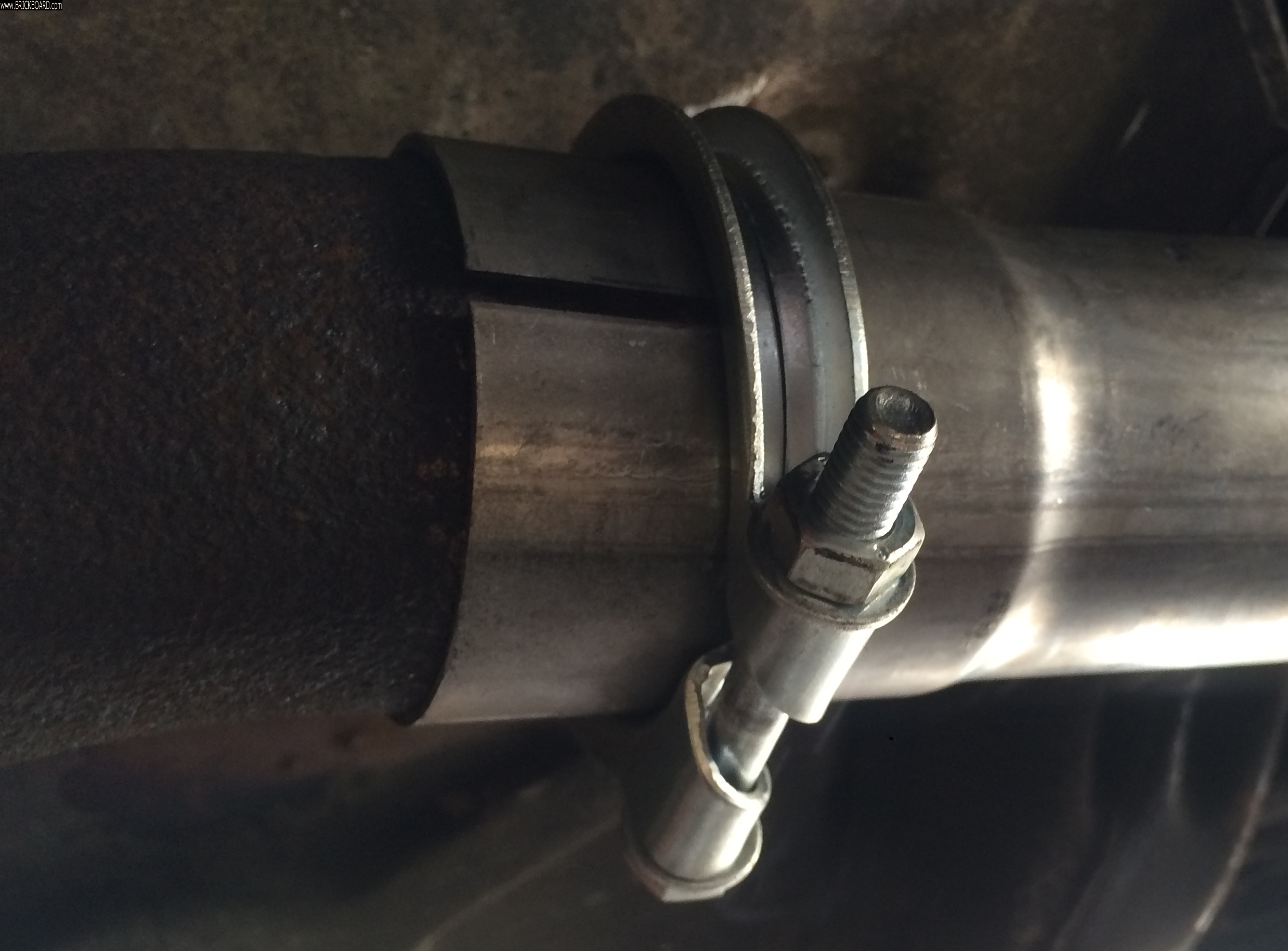 Volvo 700 -- Exhaust Clamps