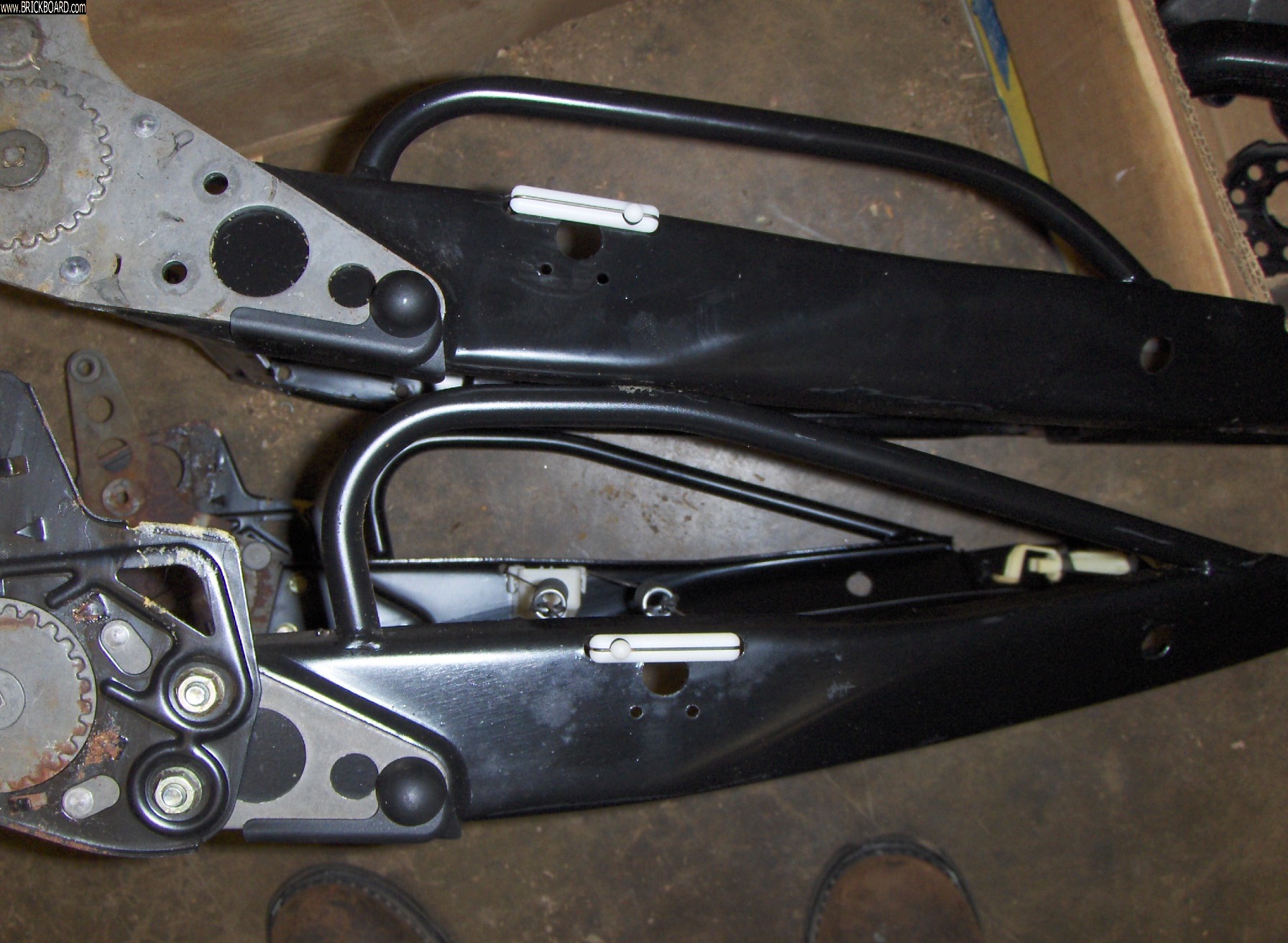 Volvo 200 -- Frone seat-back frame variation