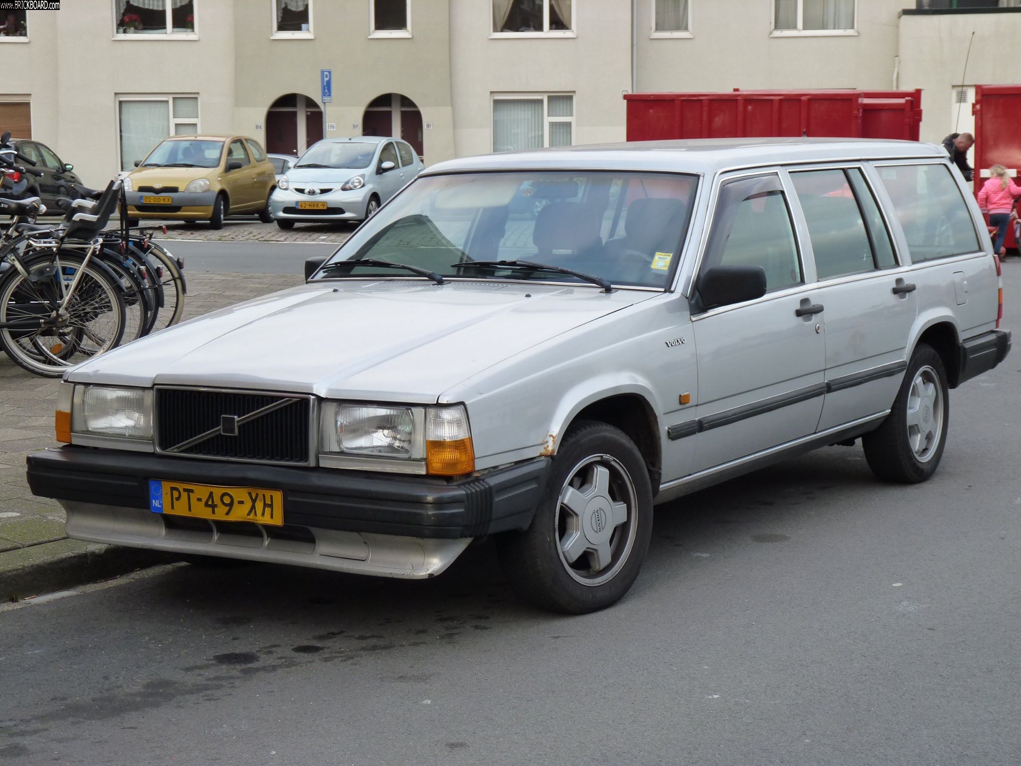 Volvo  -- 745
