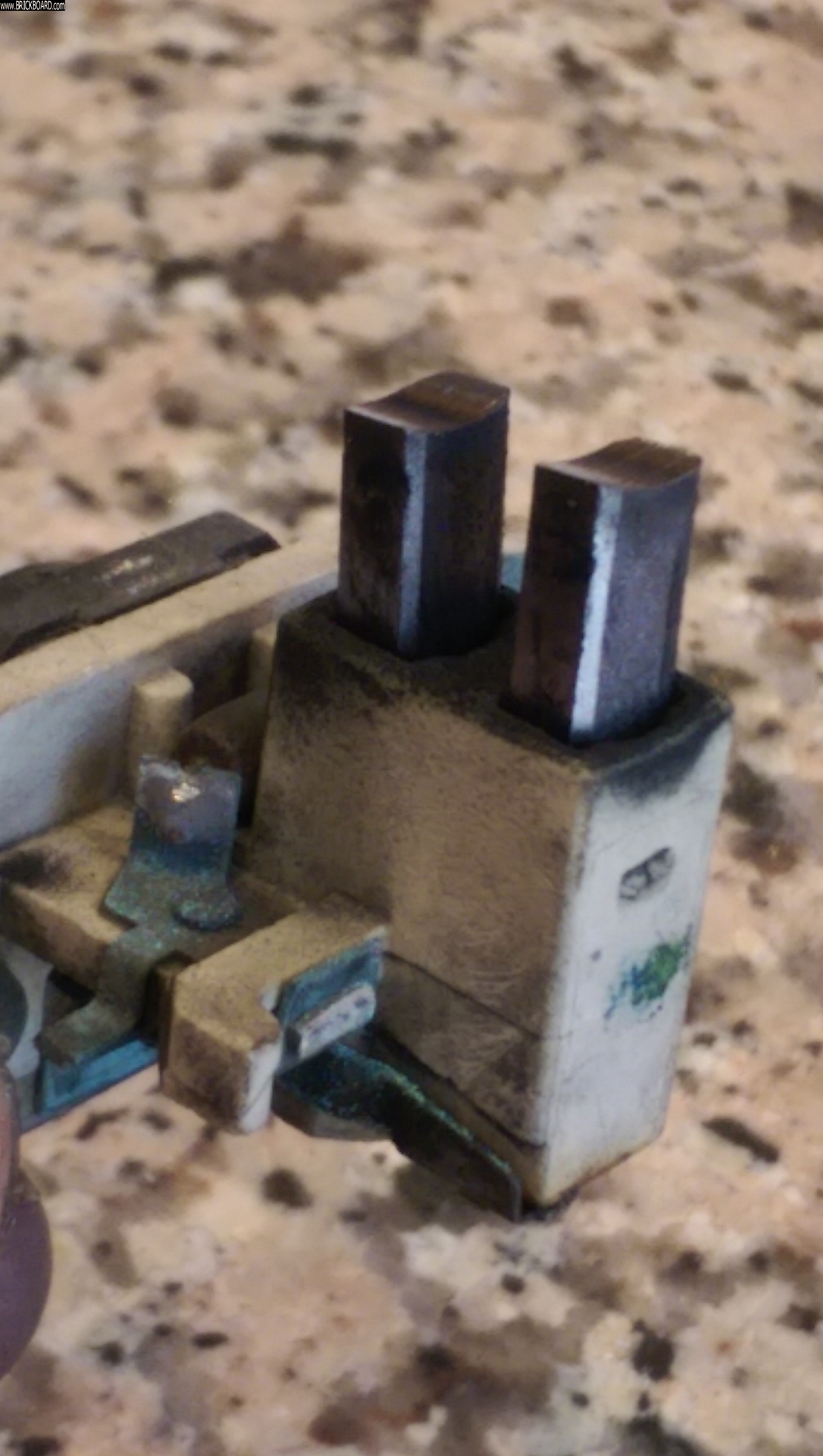 Volvo 200 -- 1992 240 Voltage Regulator
