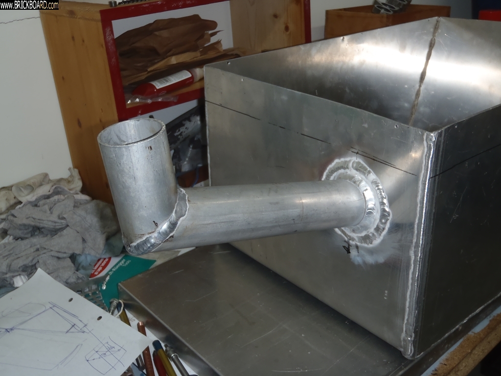 Volvo 444-544 -- Fuel tank