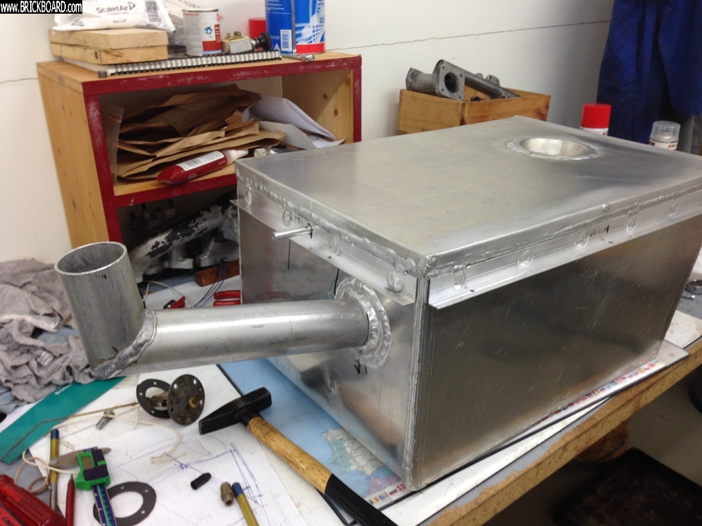Volvo 444-544 -- Fuel tank