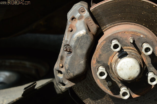 Volvo 200 -- Brake Caliper Identification