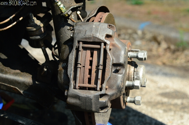 Volvo 200 -- Brake Caliper Identification