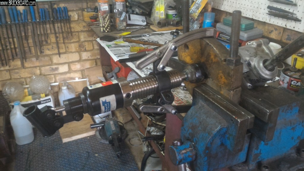 Volvo 120-130 -- '70 122S Pitman arm removal