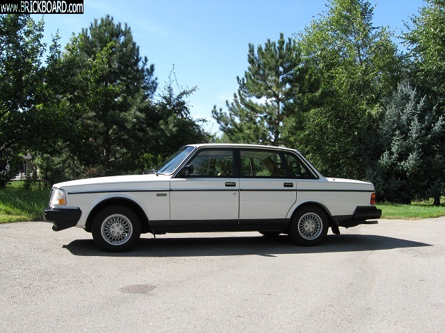 Volvo 200 -- 1990 240DL