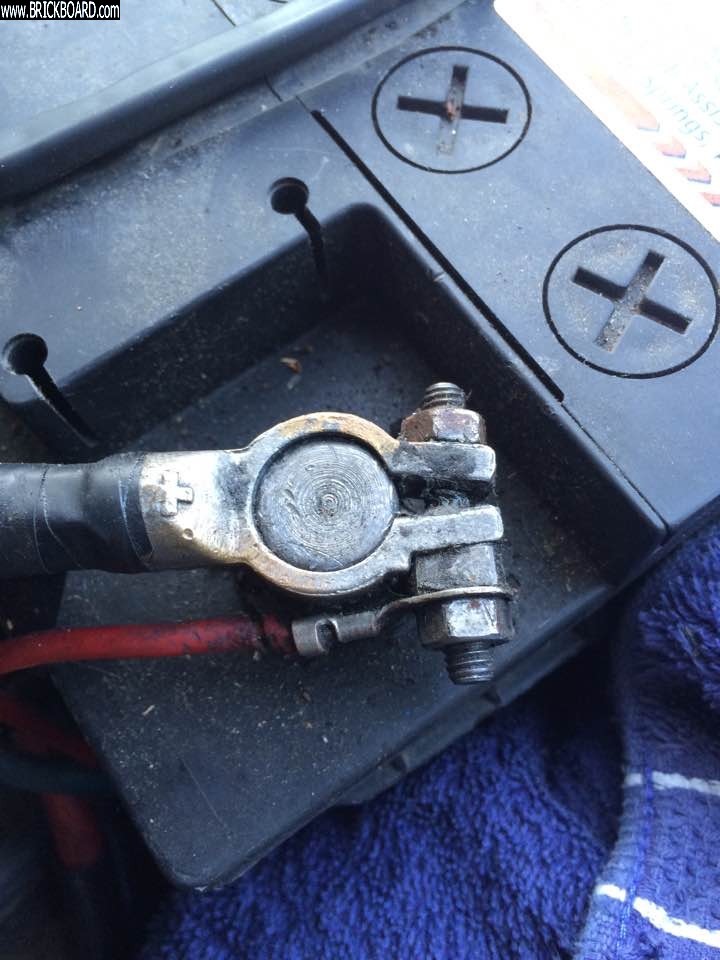Volvo 200 -- 240 volvo battery connection