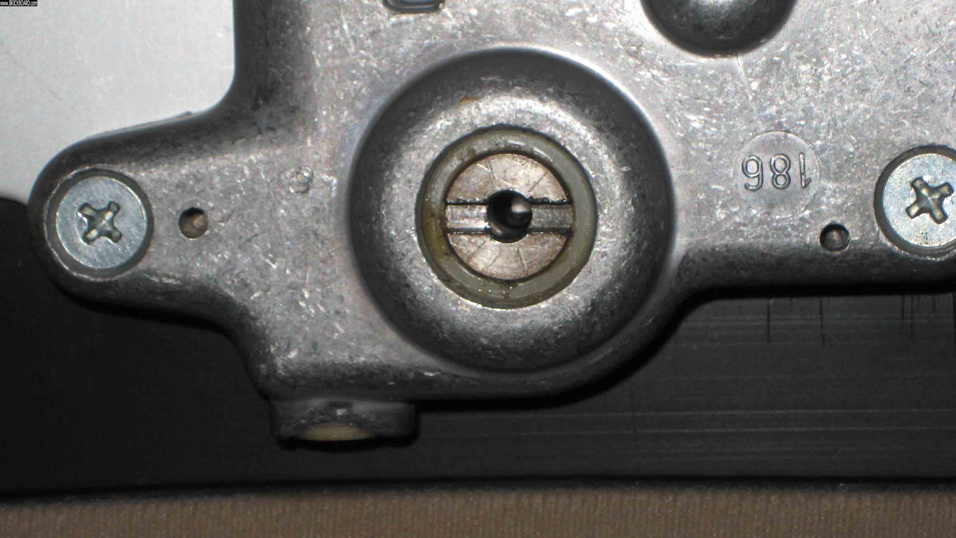 Volvo 900 -- Large Screw