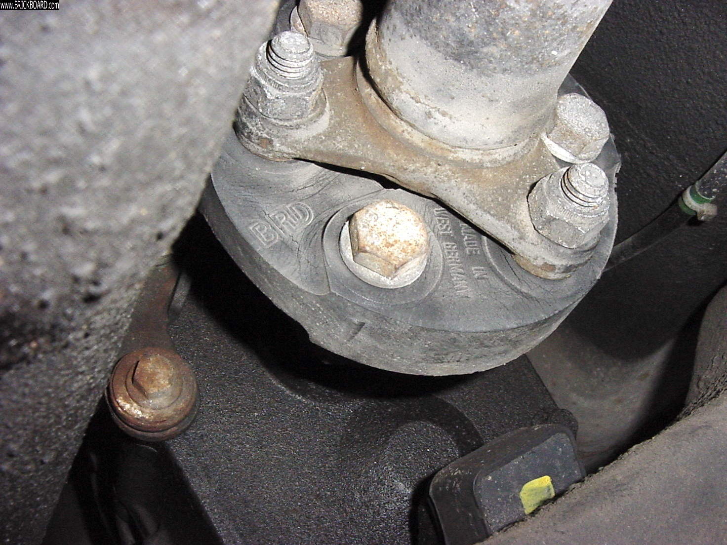 Volvo  -- Kittys Red 1990 Volvo 240 DL Wagon: Undercarriage Images