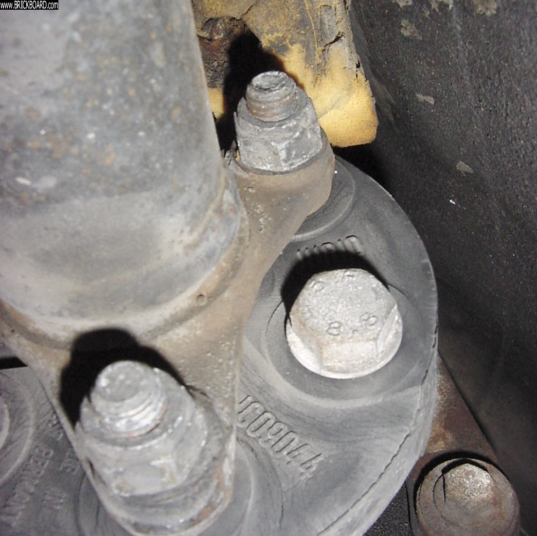 Volvo  -- Kittys Red 1990 Volvo 240 DL Wagon: Undercarriage Images