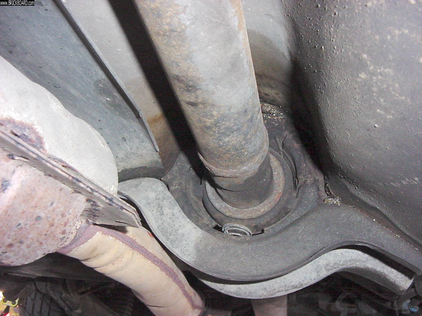 Volvo  -- Kittys Red 1990 Volvo 240 DL Wagon: Undercarriage Images