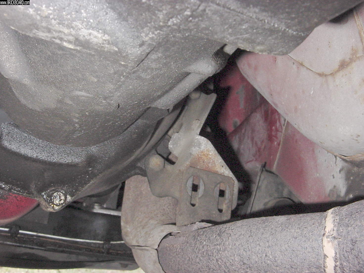 Volvo  -- Kittys Red 1990 Volvo 240 DL Wagon: Undercarriage Images