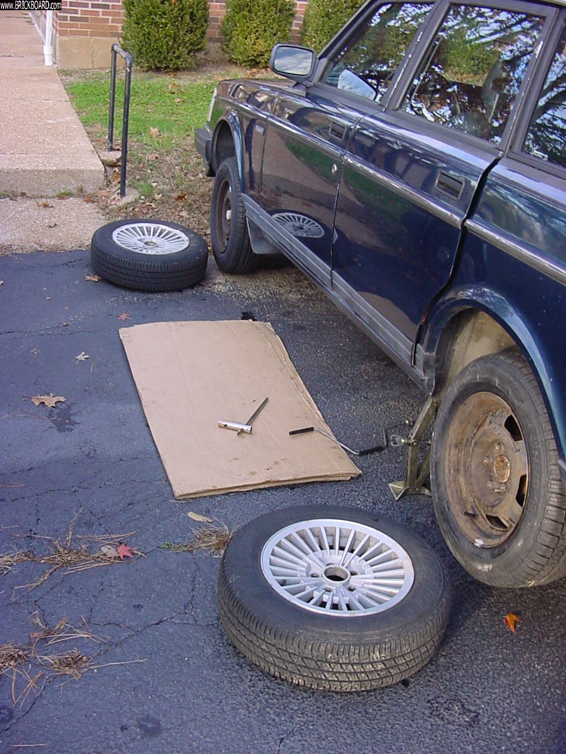 Volvo  -- Swappin' Wheel Tire Assemblies on Kittys GREEN 1992 Volvo 240 GL