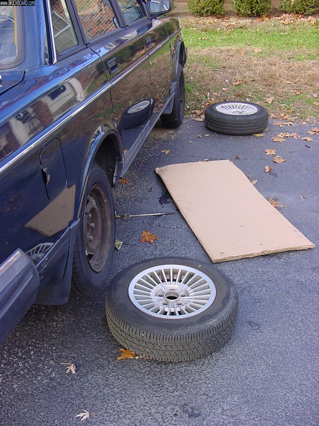 Volvo  -- Swappin' Wheel Tire Assemblies on Kittys GREEN 1992 Volvo 240 GL
