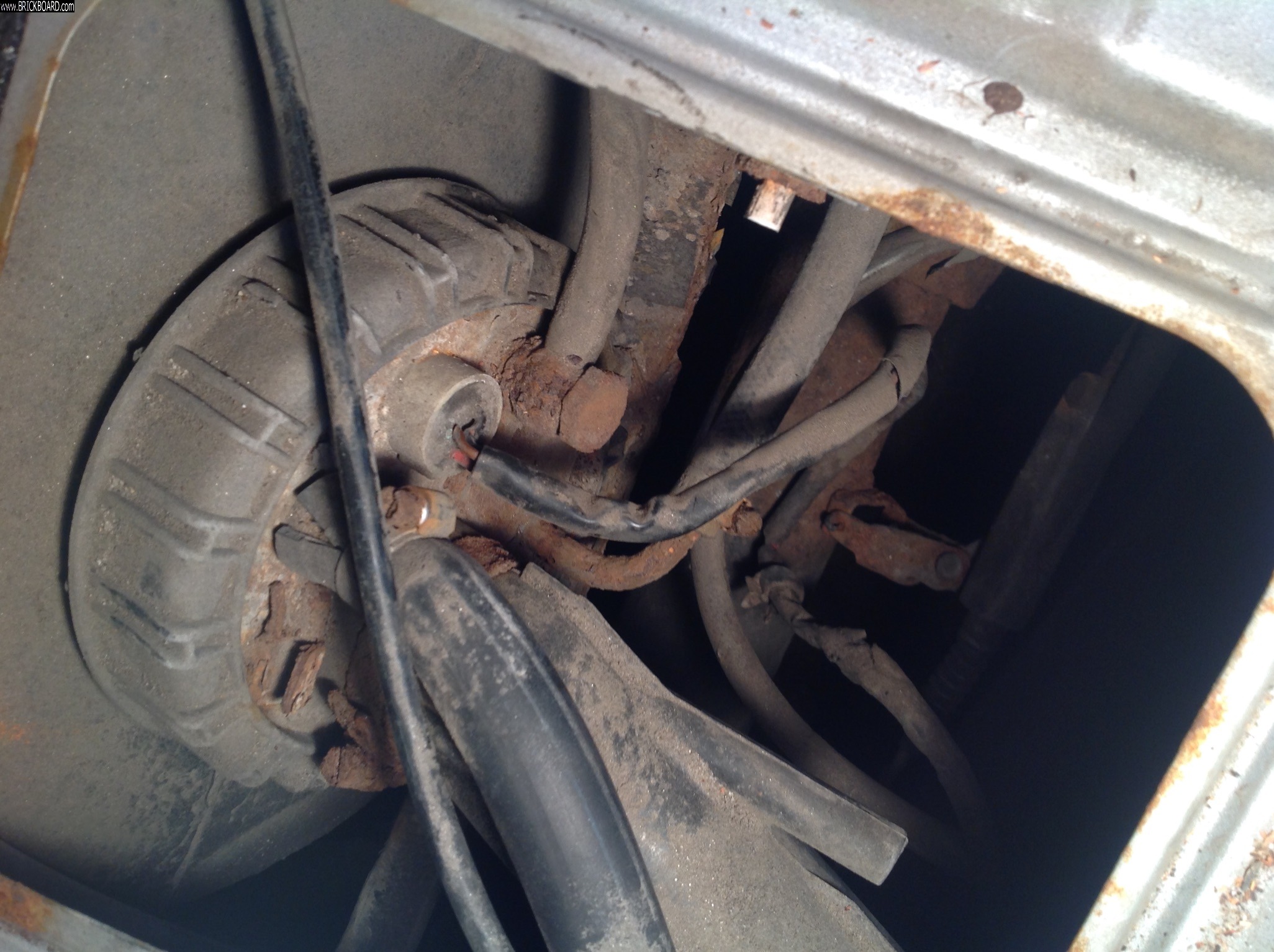 Volvo 700 -- sending unit top on 1990 740 wagon