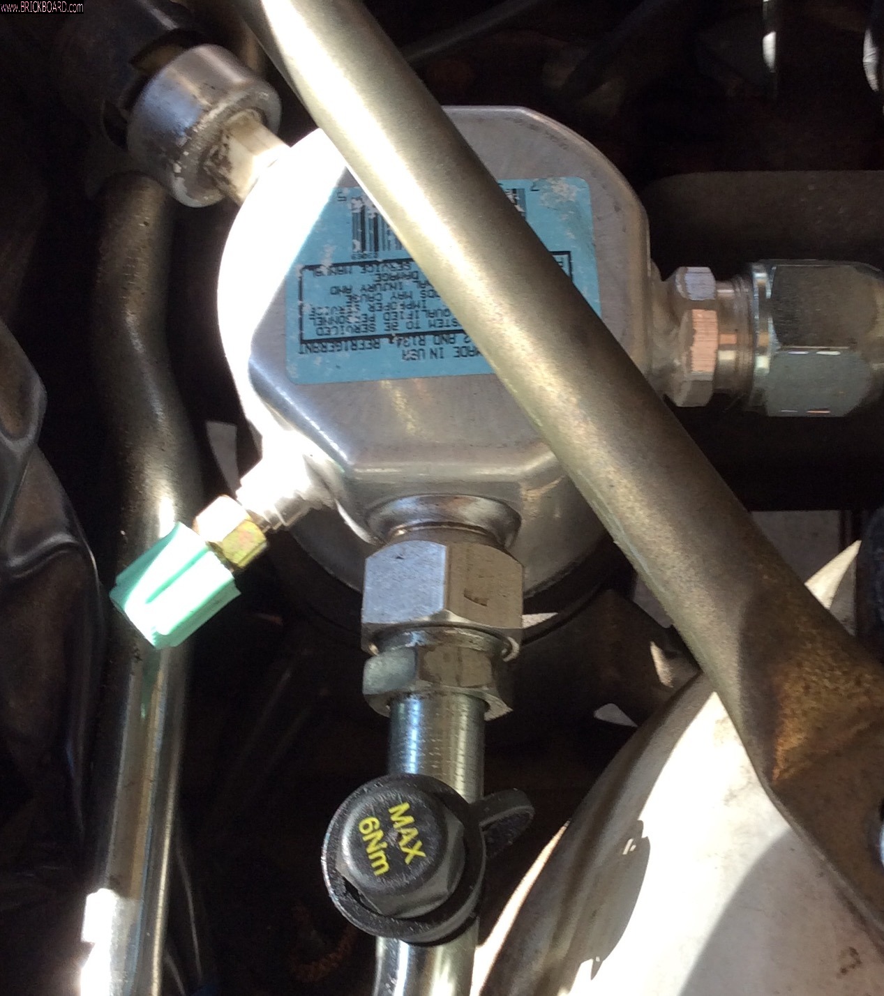 Volvo 200 -- A/c port
