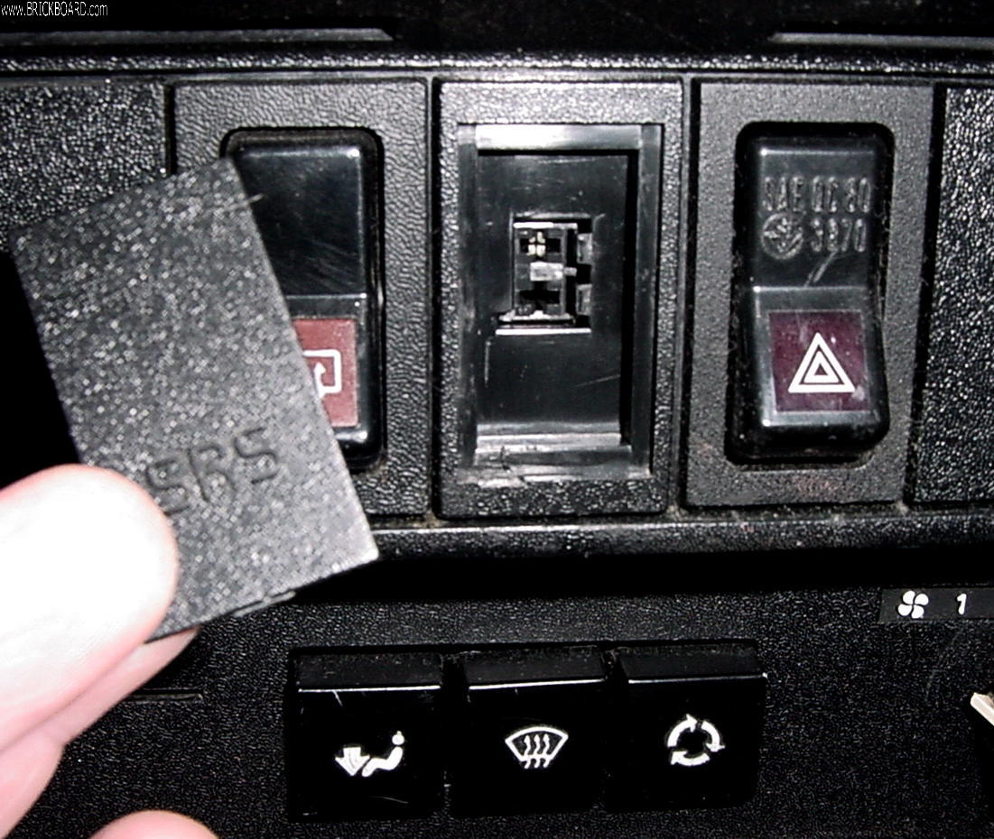 Volvo  -- Volvo 240 SRS Code Check Contact - 02