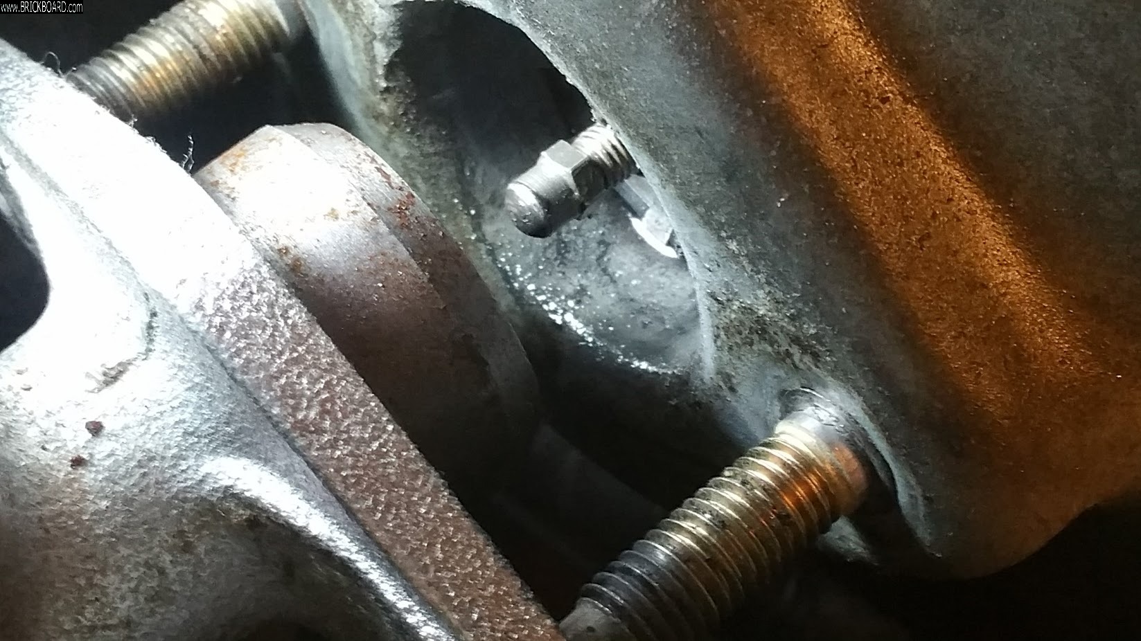 Volvo 200 -- MC Leak
