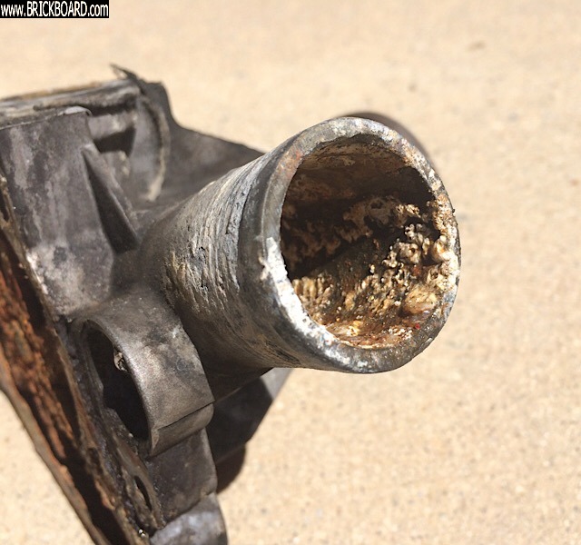 Volvo 900 -- Old water pump