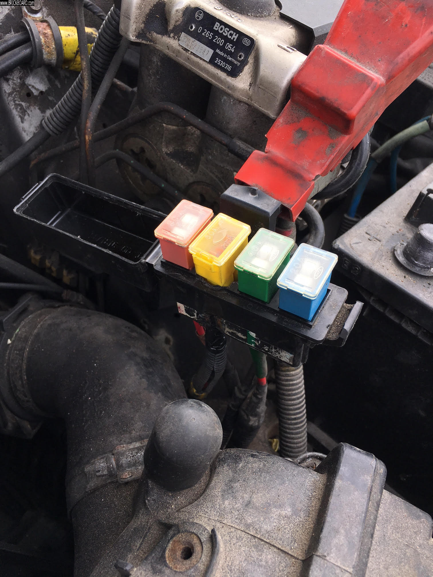 Volvo 200 -- 1993 240 fuseblock 60A