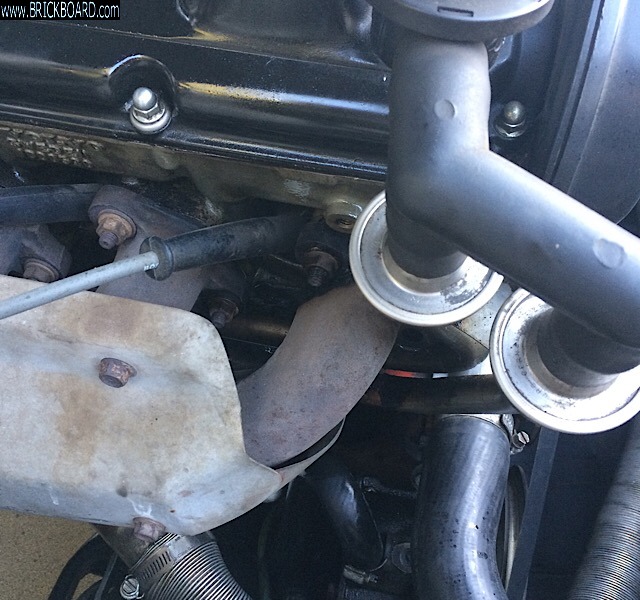 Volvo 900 -- Oil leaking on the exhaust manifold side