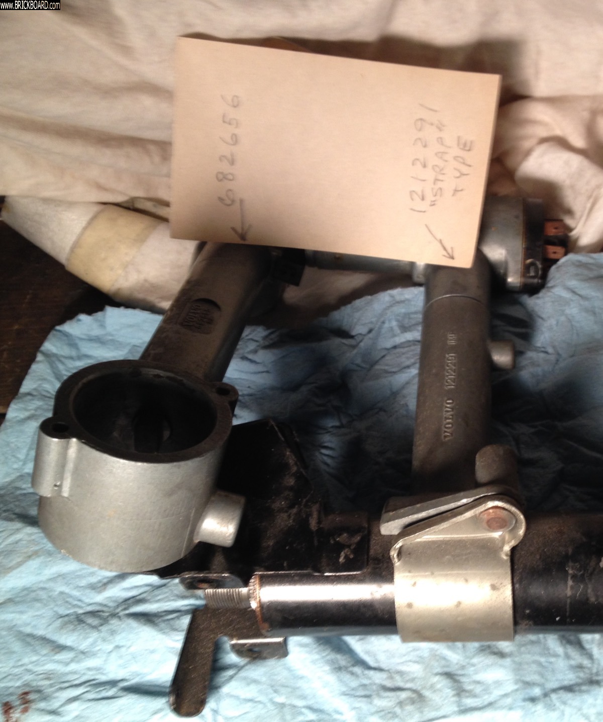 Volvo 1800 -- Volvo 1800 Two Types of Steering Locks