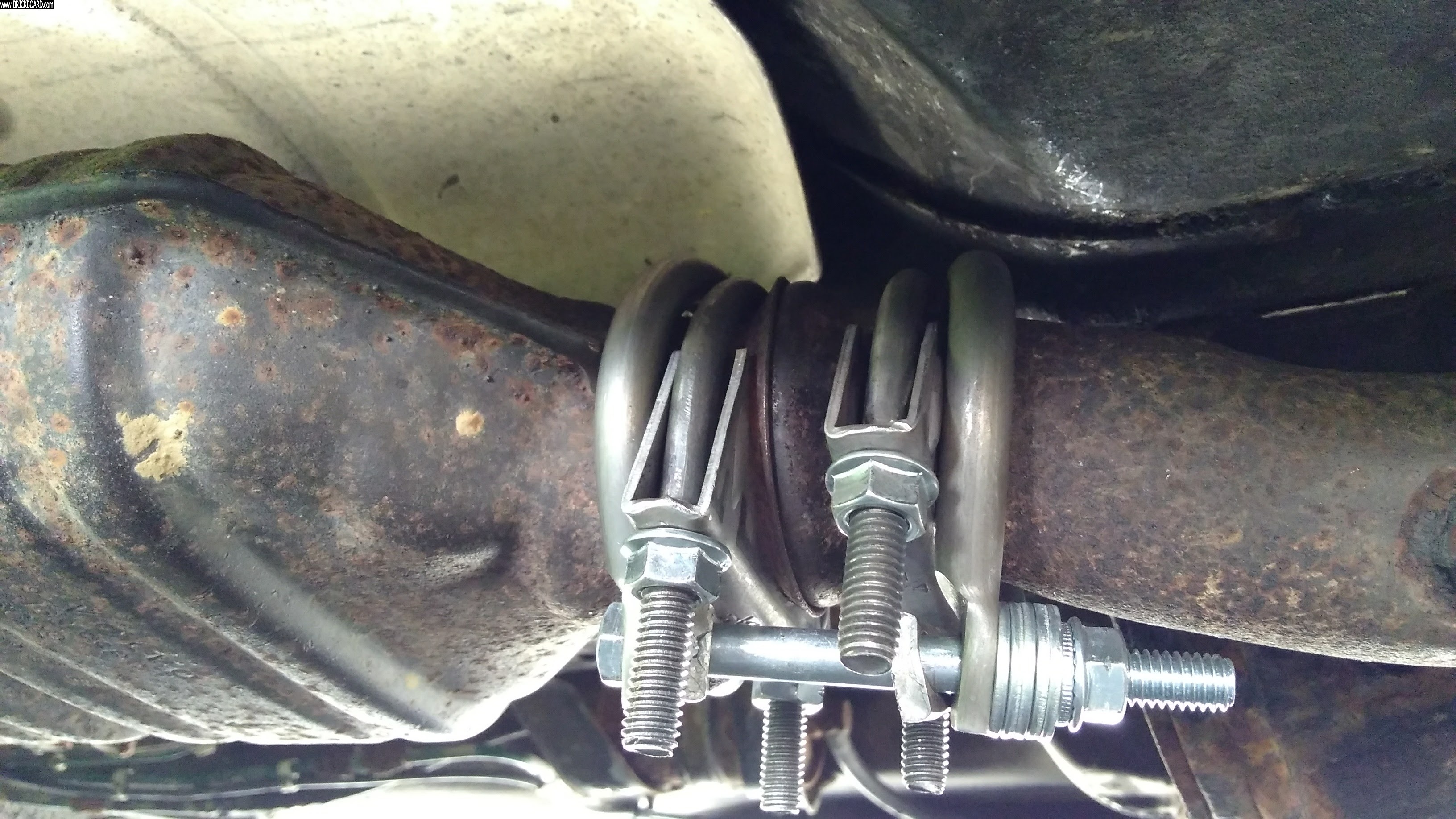 Volvo 900 -- exhaust clamp cat+downpipe junction