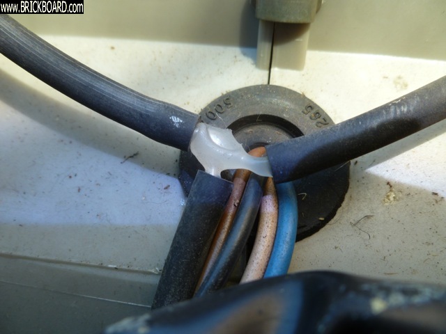 Volvo 200 -- 1990 240 Wgn - vacuum tee above blower motor housing.
