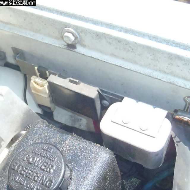 Volvo 200 -- Driver's  side device identifiction