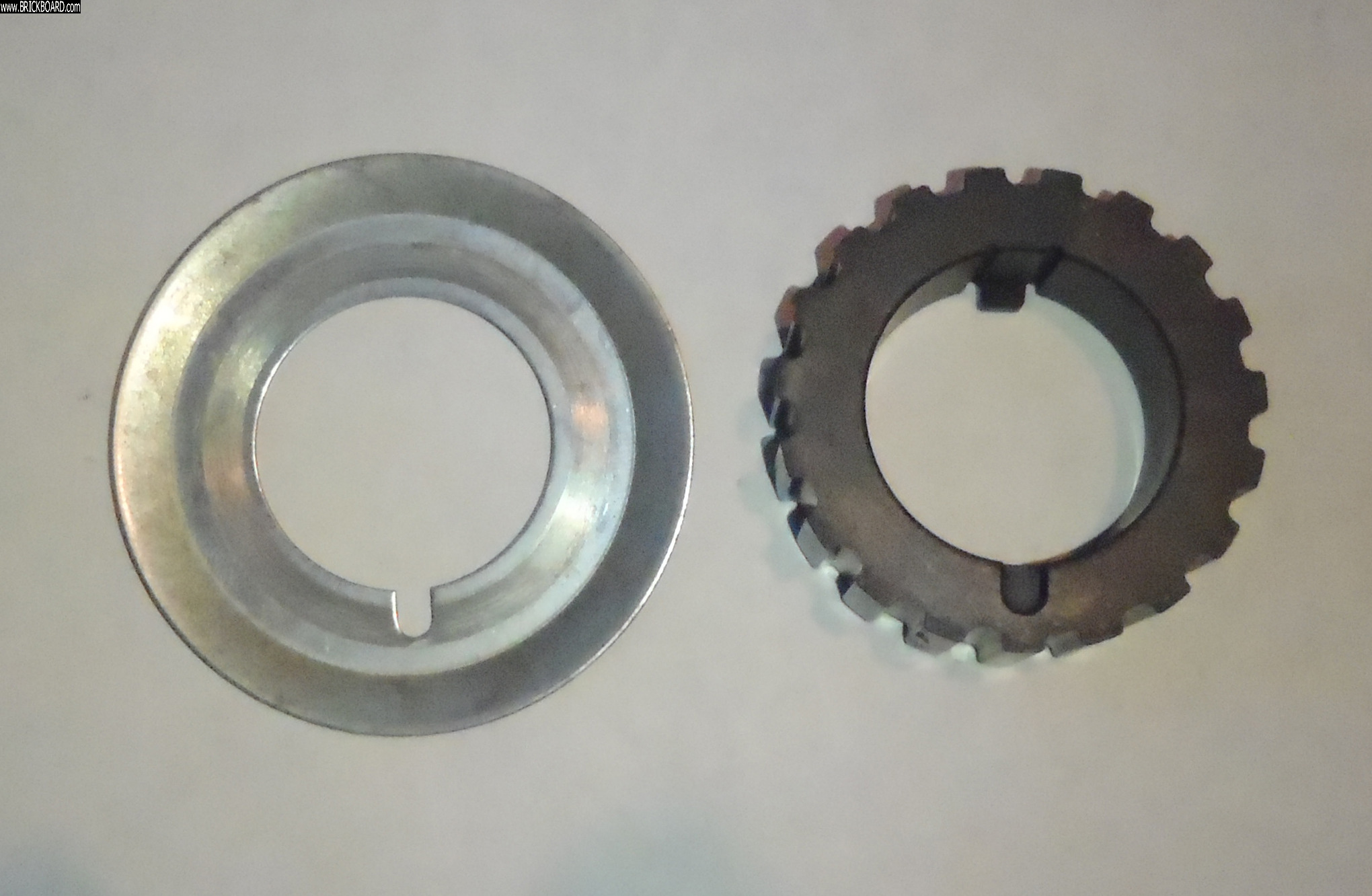 Volvo 200 -- 1988 244 DL - back side of crankshaft gear and rear washer