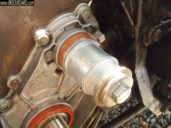 Volvo 200 -- 1988 244 DL; B230F; LH-2.2; Manual 5-speed (M47) - front oil seals presses