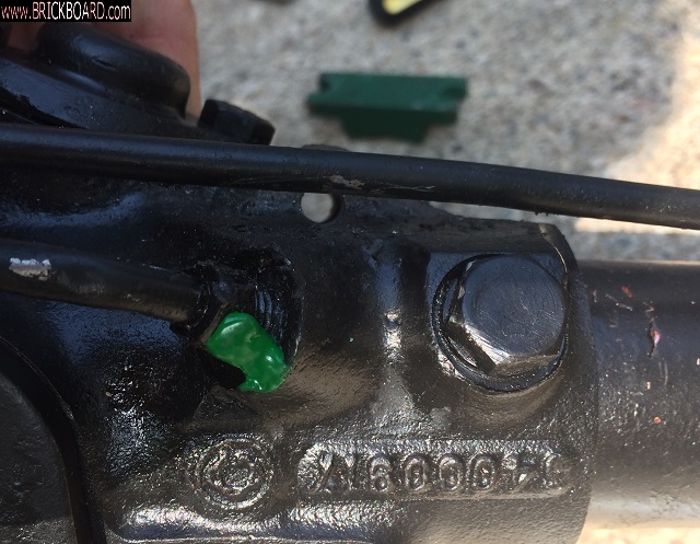 Volvo 200 -- mounting, steering rack (parts geek)