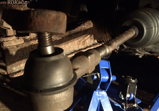 Volvo 200 -- tie rod end (duralast autozone) misfit