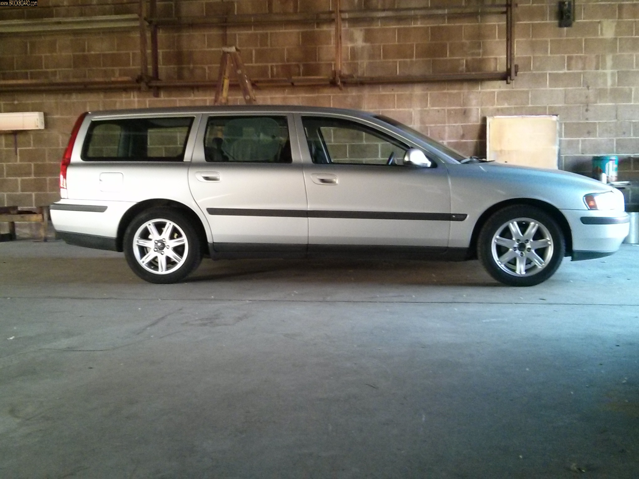 Volvo  -- 2003 V70T 