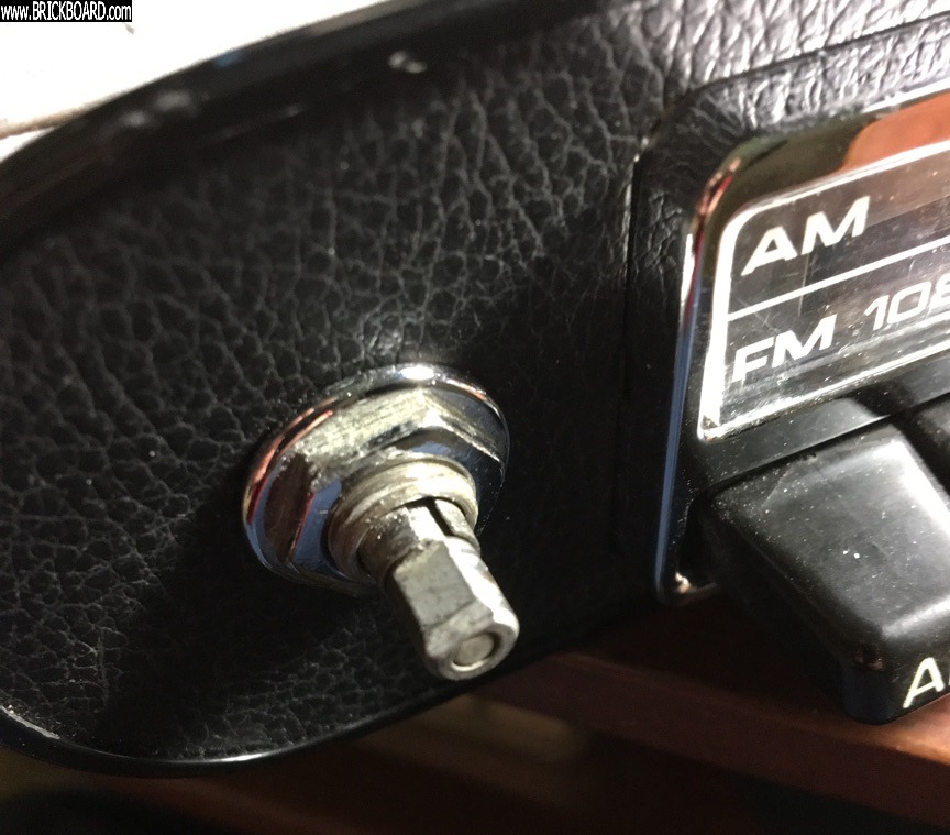 Volvo 1800 -- Blaupunkt LH Shaft